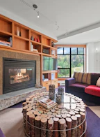 614 2202 Gondola Way