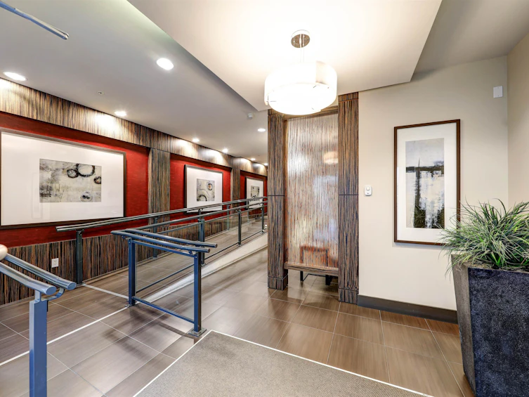 205-2940 King George Boulevard, Surrey, BC, V4P 1A2