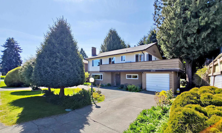 10111 Ainsworth Crescent