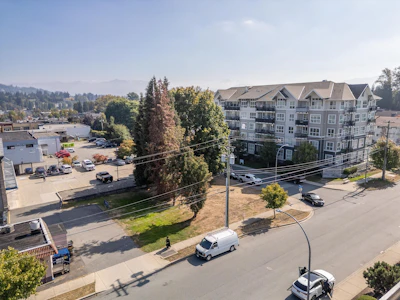2604 E Bourquin Crescent - 5
