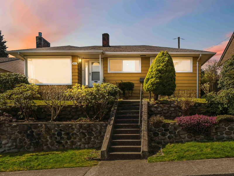 922 Surrey Street, New Westminster BC V3L 4W2