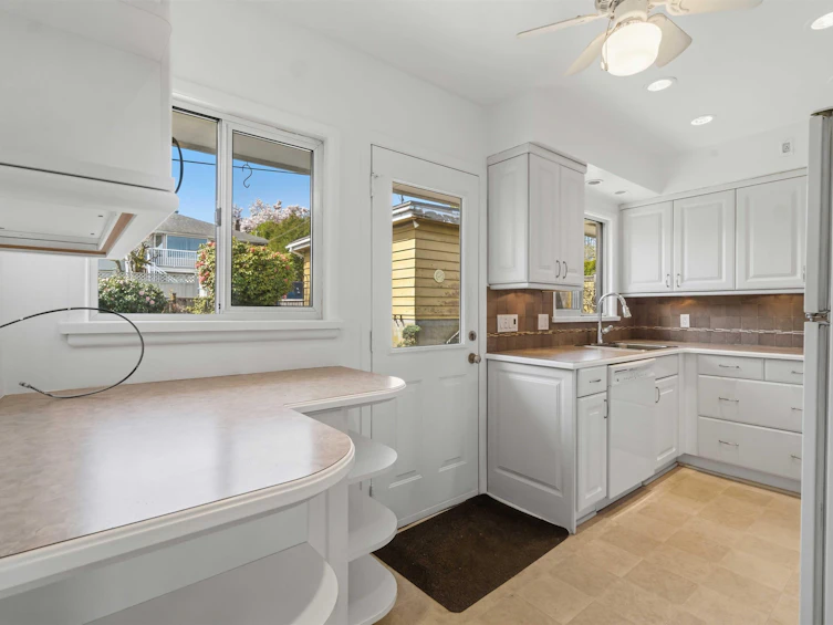 922 Surrey Street, New Westminster, BC, V3L 4W2 - 9