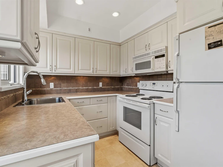 922 Surrey Street, New Westminster, BC, V3L 4W2 - 11