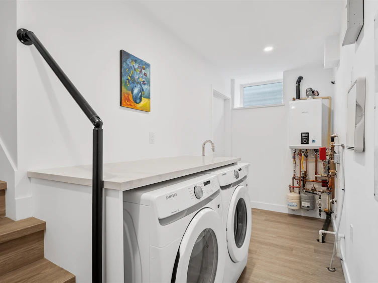 225 E 57th Avenue, Vancouver, BC, V5X 1S6 - 25