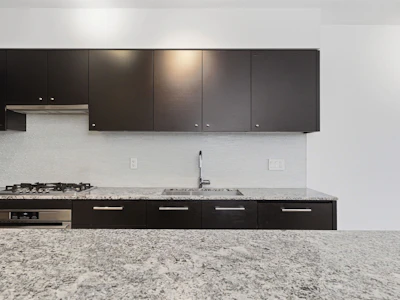 307-6180 Cooney Road - 5