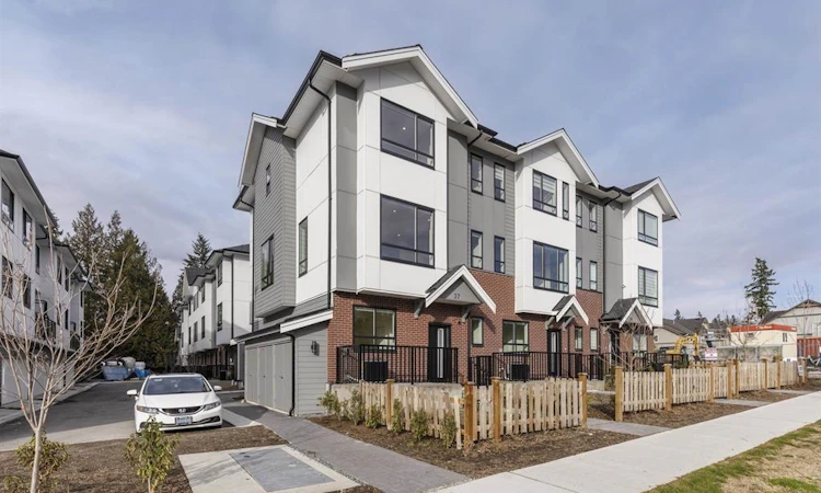 37-12635 63 Avenue