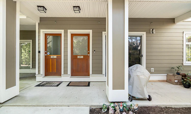 37-7388 Macpherson Avenue
