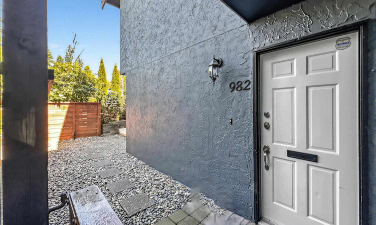 982 Howie Avenue