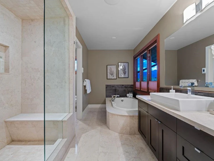 124 Carisbrooke Crescent, North Vancouver, BC, V7N 2S1 - 23