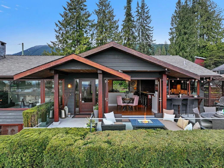 124 Carisbrooke Crescent, North Vancouver, BC, V7N 2S1 - 4