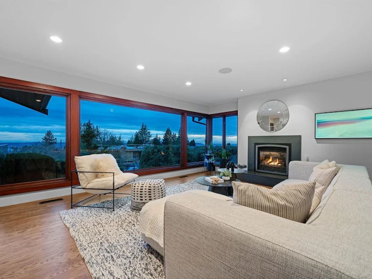 124 Carisbrooke Crescent, North Vancouver, BC, V7N 2S1 - 10