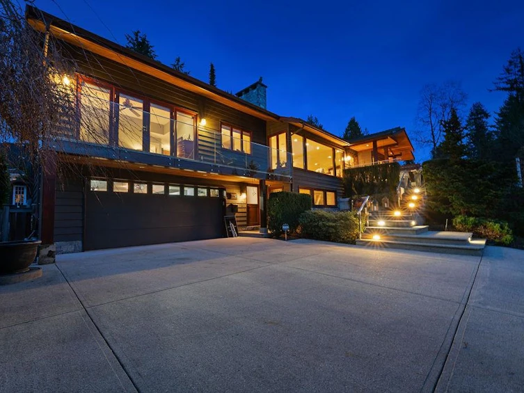 124 Carisbrooke Crescent, North Vancouver, BC, V7N 2S1 - 3