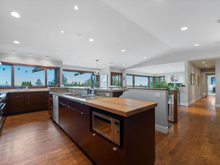124 Carisbrooke Crescent, North Vancouver, BC, V7N 2S1 - 15