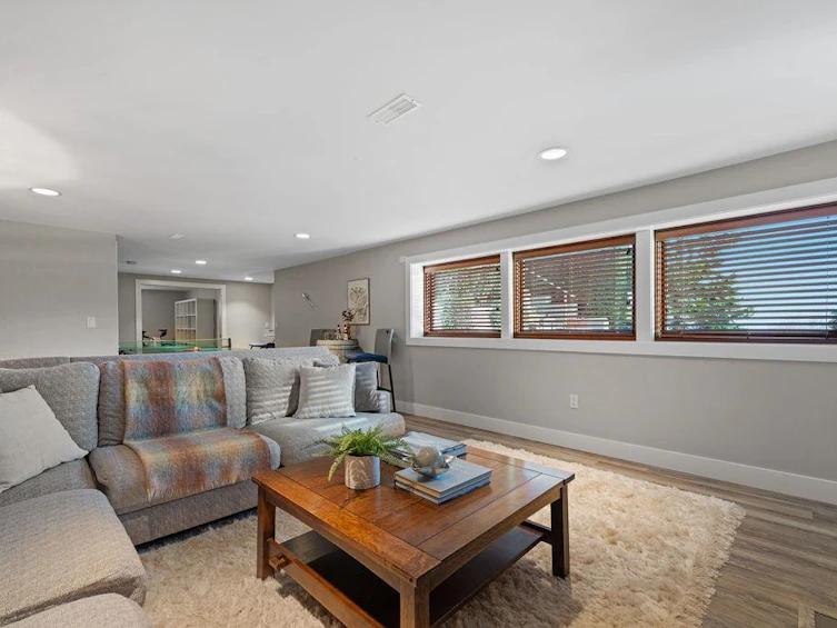124 Carisbrooke Crescent, North Vancouver, BC, V7N 2S1 - 30