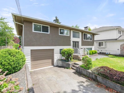 1106 Duthie Avenue - 2
