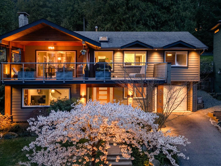 4515 Meadowbank Close, North Vancouver, BC, V7K 2L1 - 2