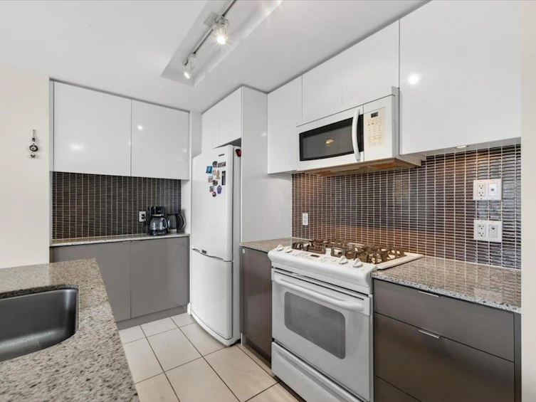 803-4808 Hazel Street, Burnaby, BC, V5H 0A2 - 9