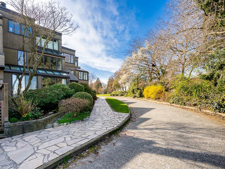 836 Millbank, Vancouver, BC, V5Z 3Z4 - 2