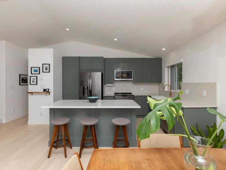 5700 Trident Avenue, Sechelt, BC, V0N 3A0