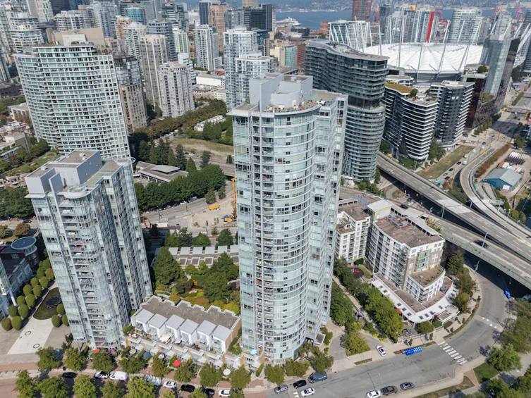 1901-1033 Marinaside Crescent, Vancouver, BC, V6Z 3A3 - 2