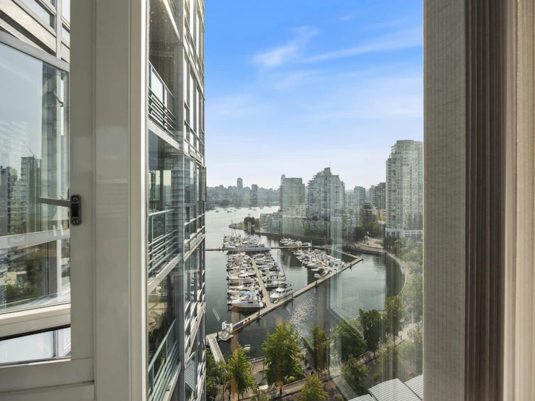 1901-1033 Marinaside Crescent, Vancouver, BC, V6Z 3A3 - 12