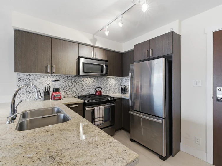 PH-8-1689 E 13th Avenue, Vancouver, BC, V5N 0A5 - 13