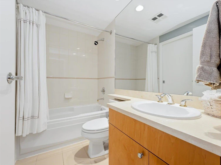 202-1790 Bayshore Drive, Vancouver, BC, V6G 3G5 - 23