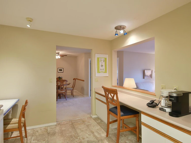 104-5768 Marine Way, Sechelt, BC, V7Z 0K4 - 5