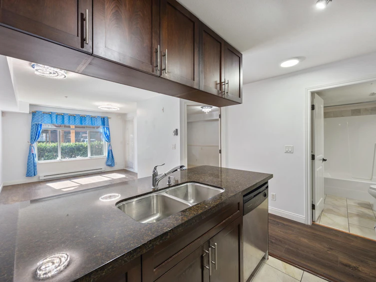 140-5660 201a Street, Langley, BC, V3A 0B4 - 8