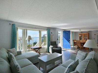 5218 Sunshine Coast Highway - 5