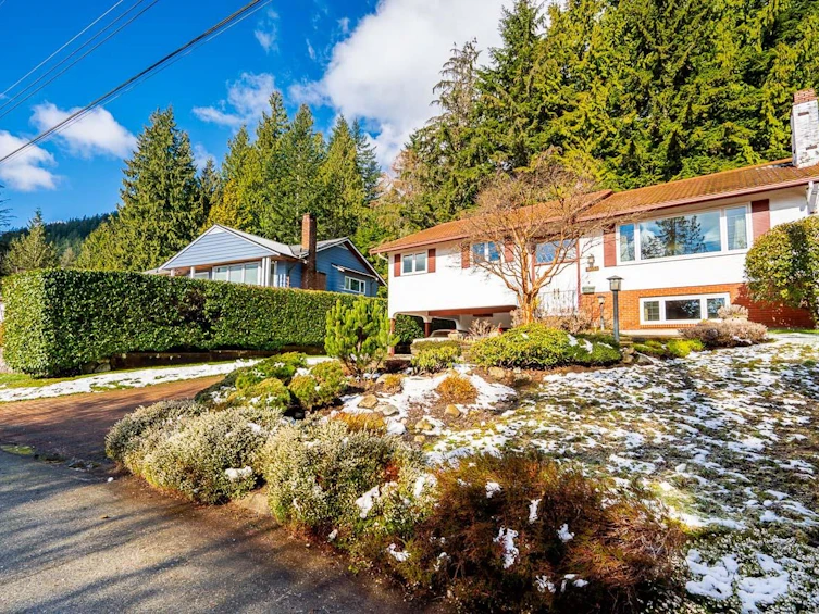 4651 Valley Road, North Vancouver, BC, V7K 2M1 - 2