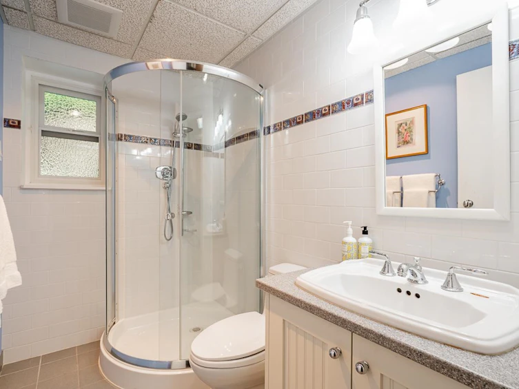 4651 Valley Road, North Vancouver, BC, V7K 2M1 - 35