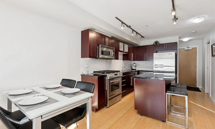 311-122 E 3rd Street