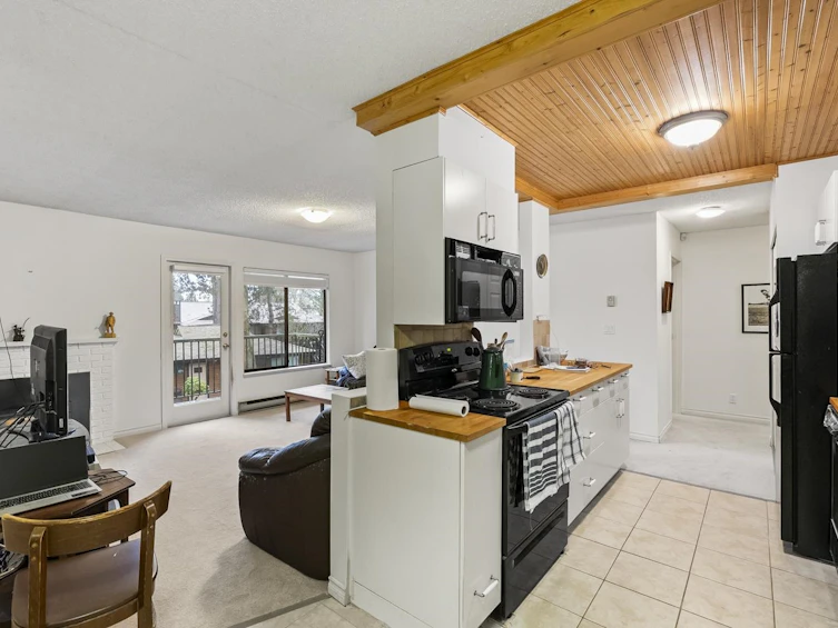 2207-10620 150 Street, Surrey, BC, V3R 7K3 - 10