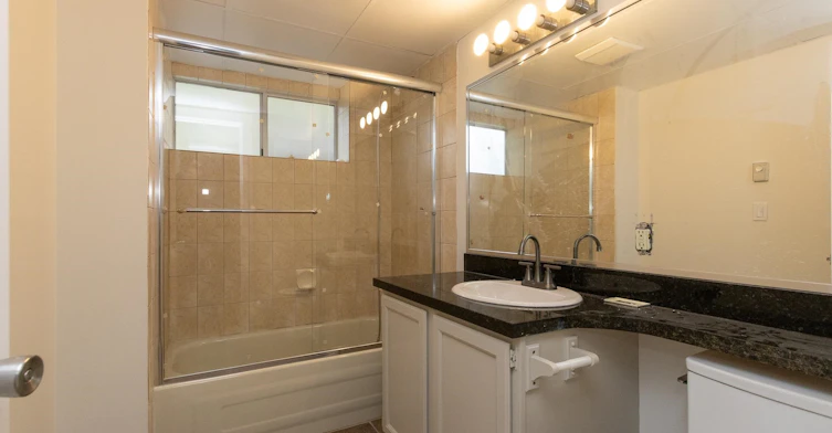 13811 17 Avenue, Surrey, BC, V4A 7C2 - 13