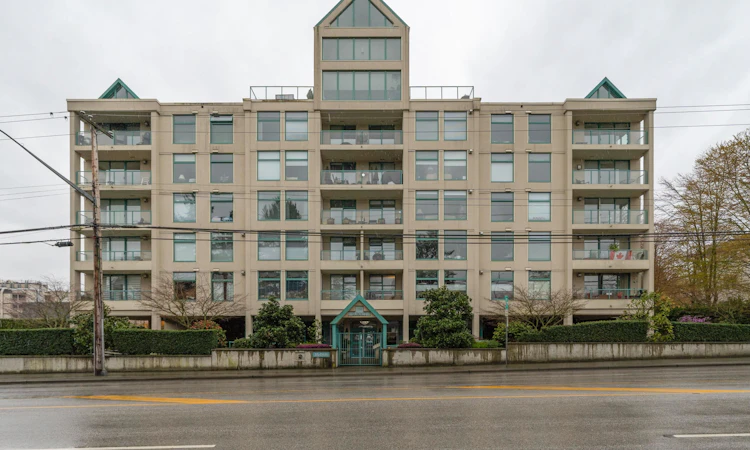 303-15466 North Bluff Road