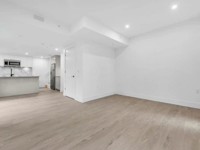 108-2085 E 1 Avenue - 2