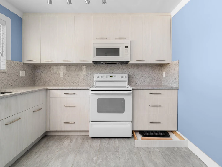 1204 Nestor Street, Coquitlam, BC, V3E 1H6 - 9