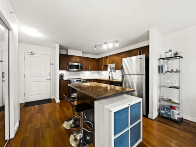503-2088 Madison Avenue - 4
