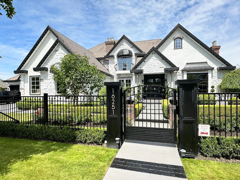 16251 36a Avenue, Surrey BC V3Z 0X5