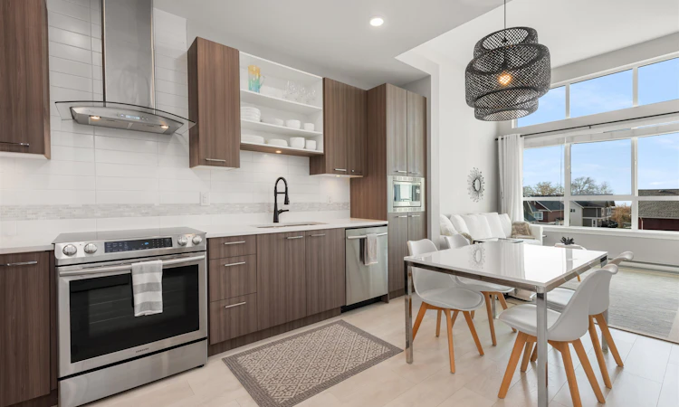 408-4690 Hawk Lane