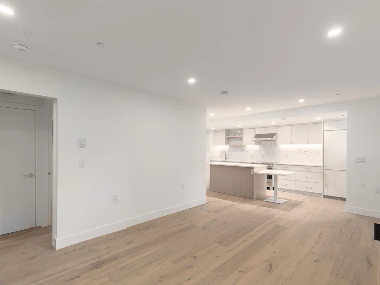 460 E 17th Avenue, Vancouver, BC, V5V 1B1 - 3