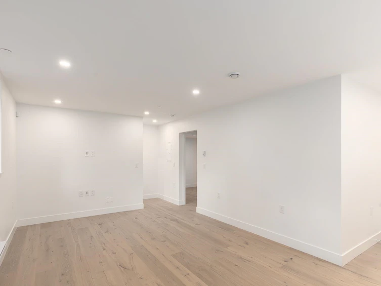460 E 17th Avenue, Vancouver, BC, V5V 1B1 - 4