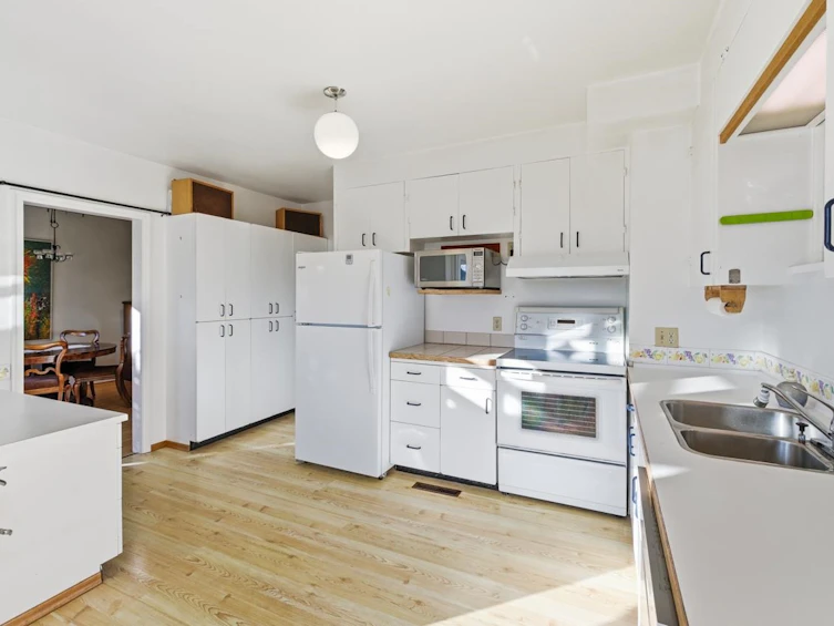 3760 W 29th Avenue, Vancouver, BC, V6S 1T4 - 10