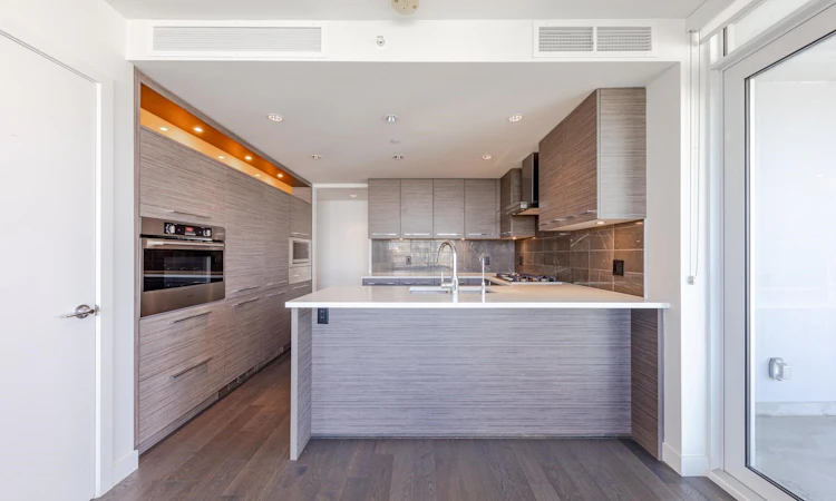 902-7468 Lansdowne Road