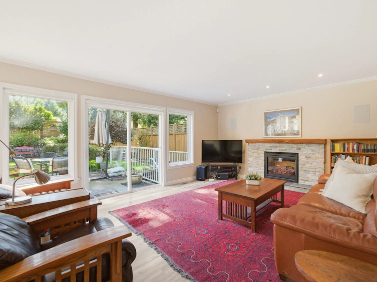 4575 Cliffmont Road, North Vancouver, BC, V7G 1J8 - 11