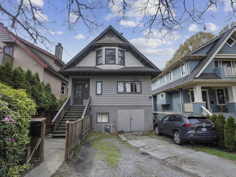 2582 W 6th Avenue, Vancouver, BC, V6K 1W5