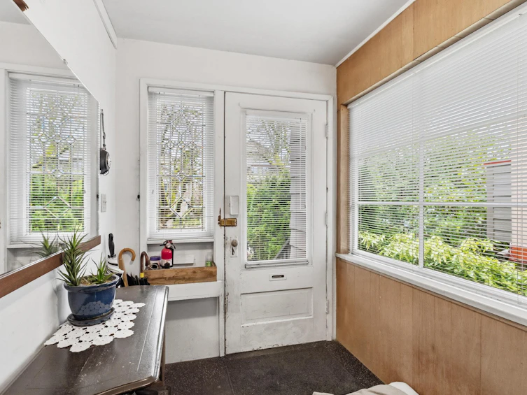 2582 W 6th Avenue, Vancouver, BC, V6K 1W5 - 9