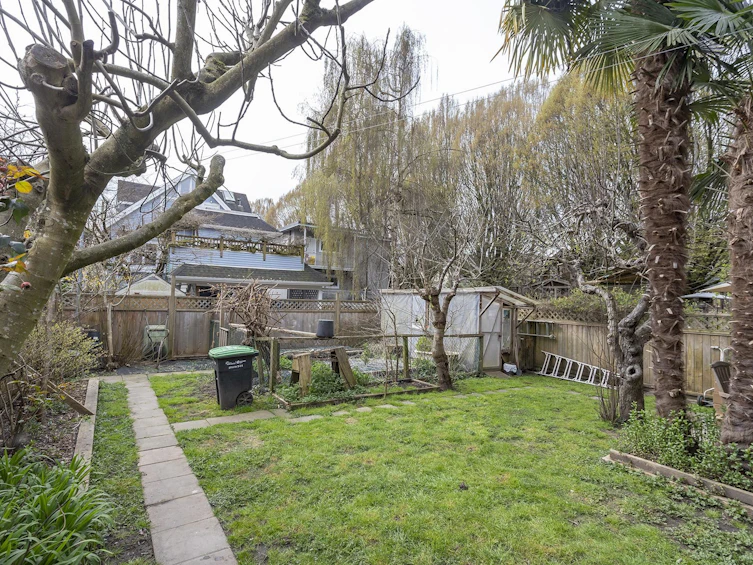 2582 W 6th Avenue, Vancouver, BC, V6K 1W5 - 7
