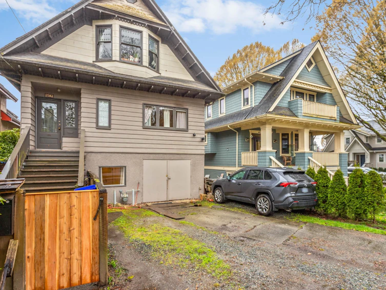 2582 W 6th Avenue, Vancouver, BC, V6K 1W5 - 8